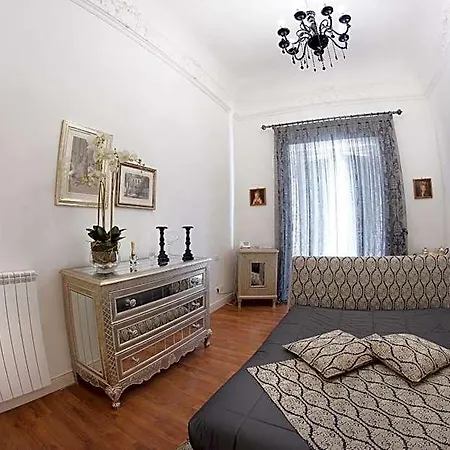 Palazzo Del Teatro Nocleg ze śniadaniem 4*