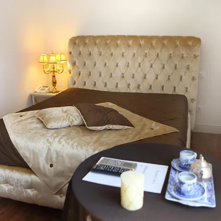 Palazzo Del Teatro Nocleg ze śniadaniem 4*