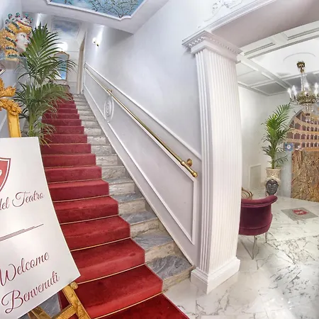 Palazzo Del Teatro Nocleg ze śniadaniem 4*
